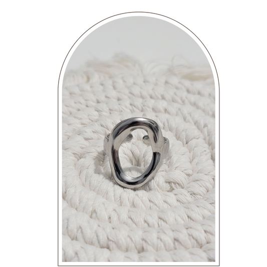 SILVER OVAL RING